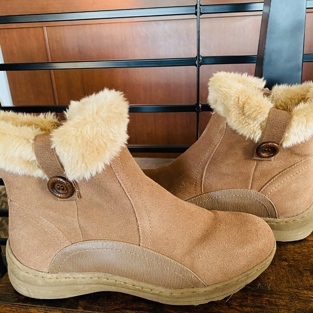 Baretraps Andee Suede Water Resistant Ankle Boots W10